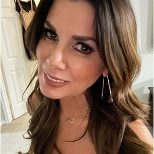 Meet your Posher, Zina